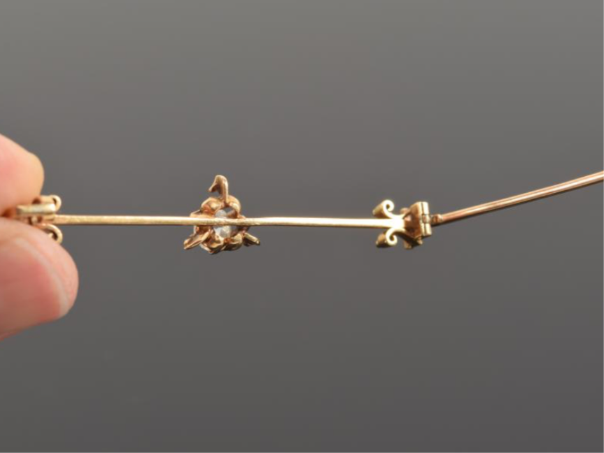 Old cushion cut diamond 14k pin 3.3g