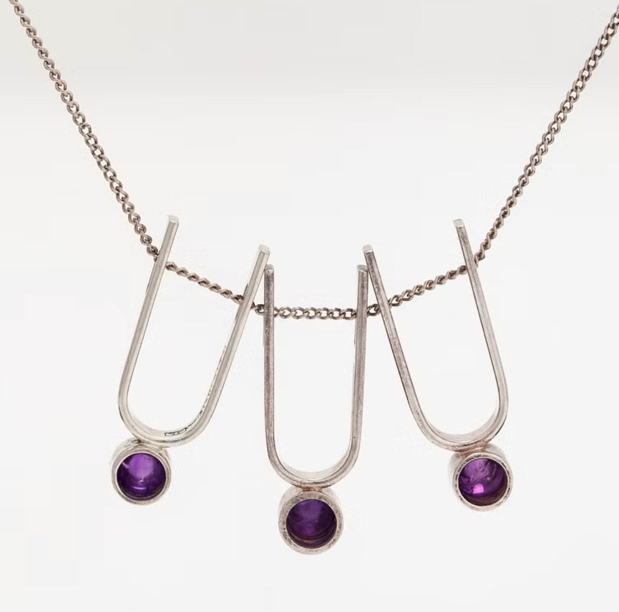 Elis Kauppi, a silver and amethyst pendant necklace