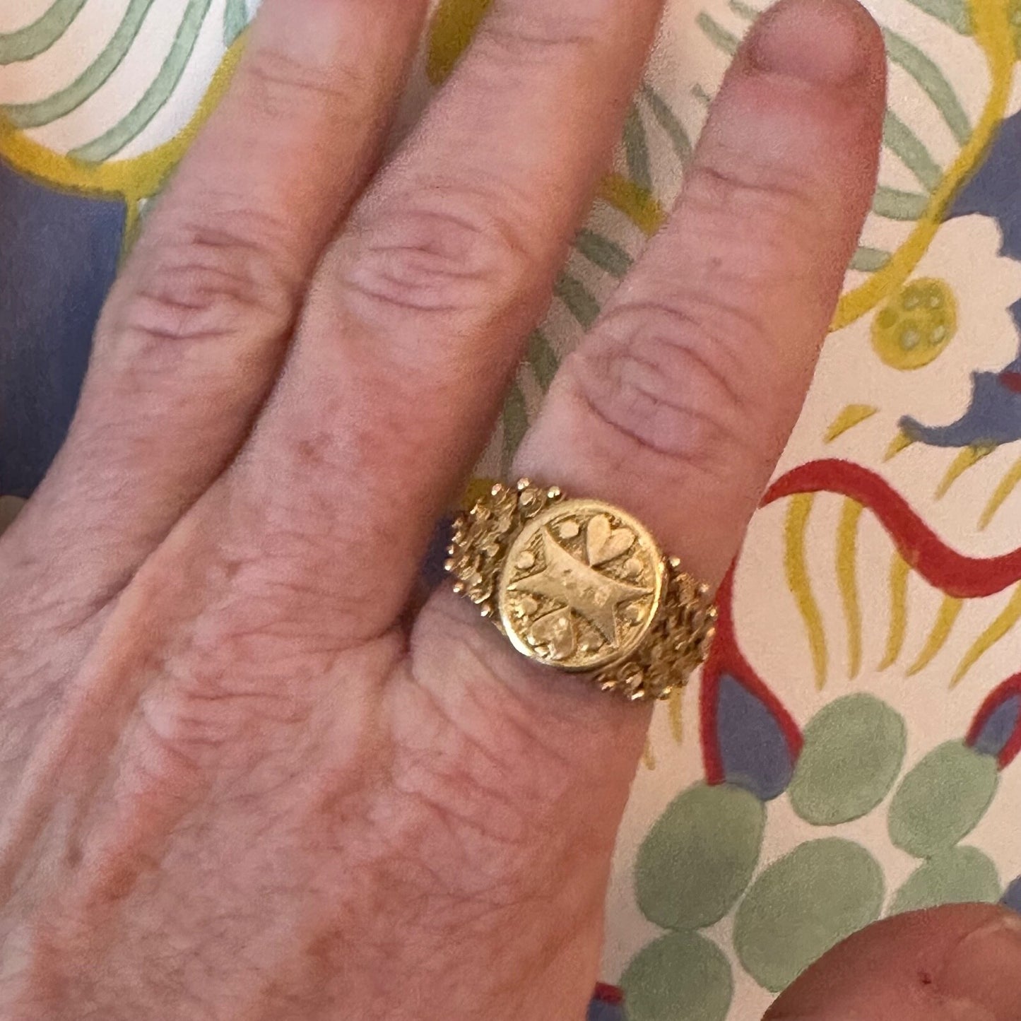 17k Etruscan style Love ring 12.12g Size 10