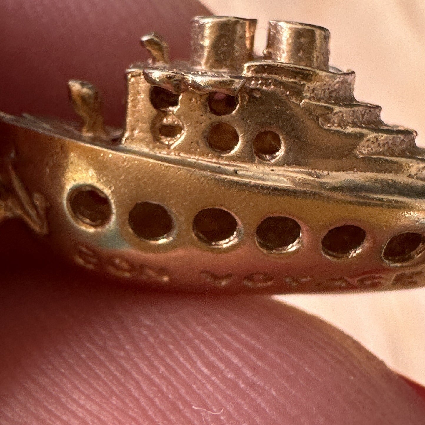 14k Gold Vintage ‘Bon voyage’ Charm 2.5 G 1 Inch