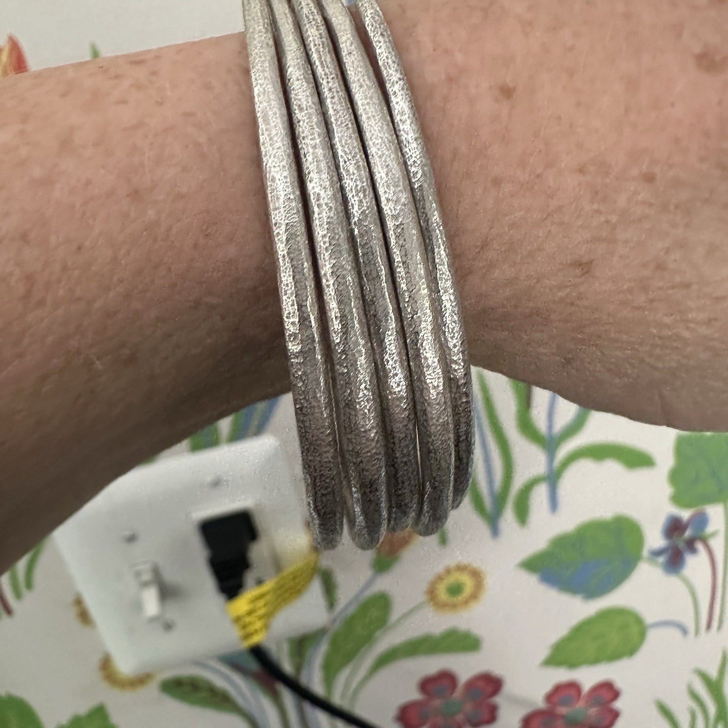 Set Of 5 18k White Gold Bangles -53g