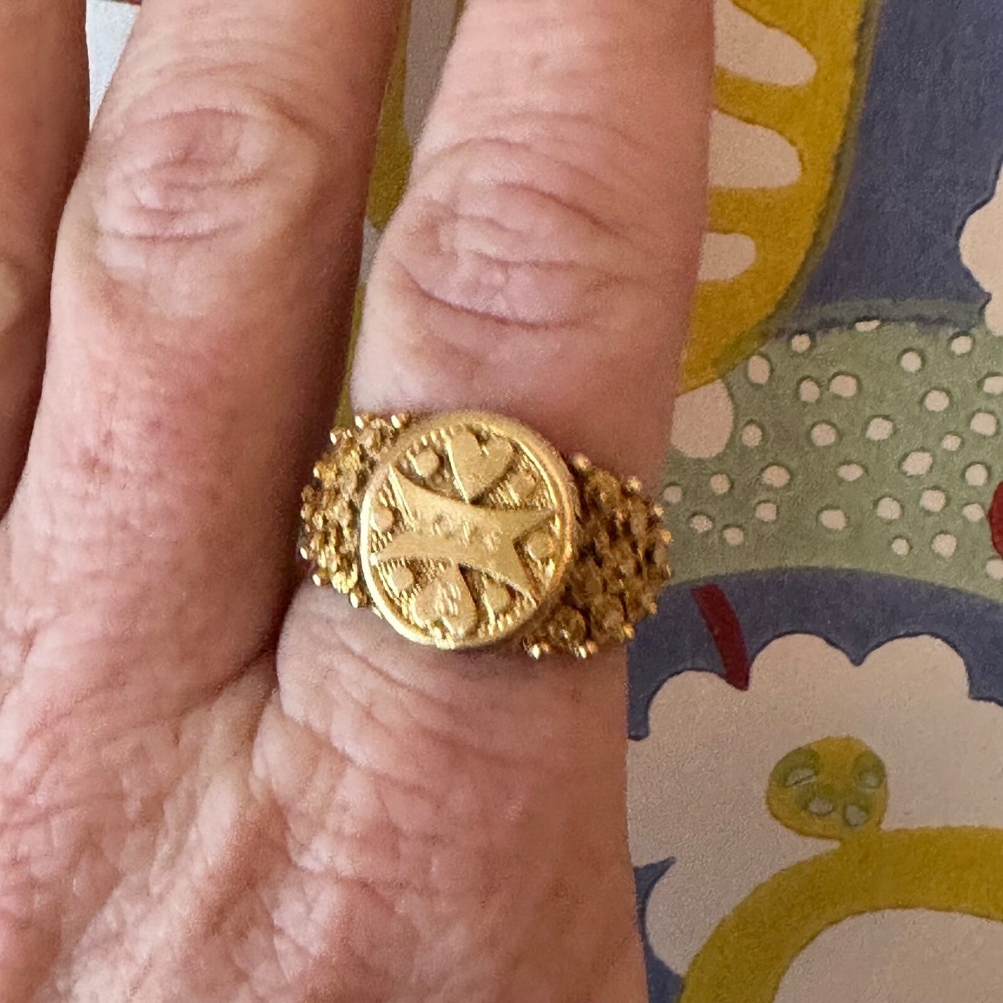 17k Etruscan style Love ring 12.12g Size 10