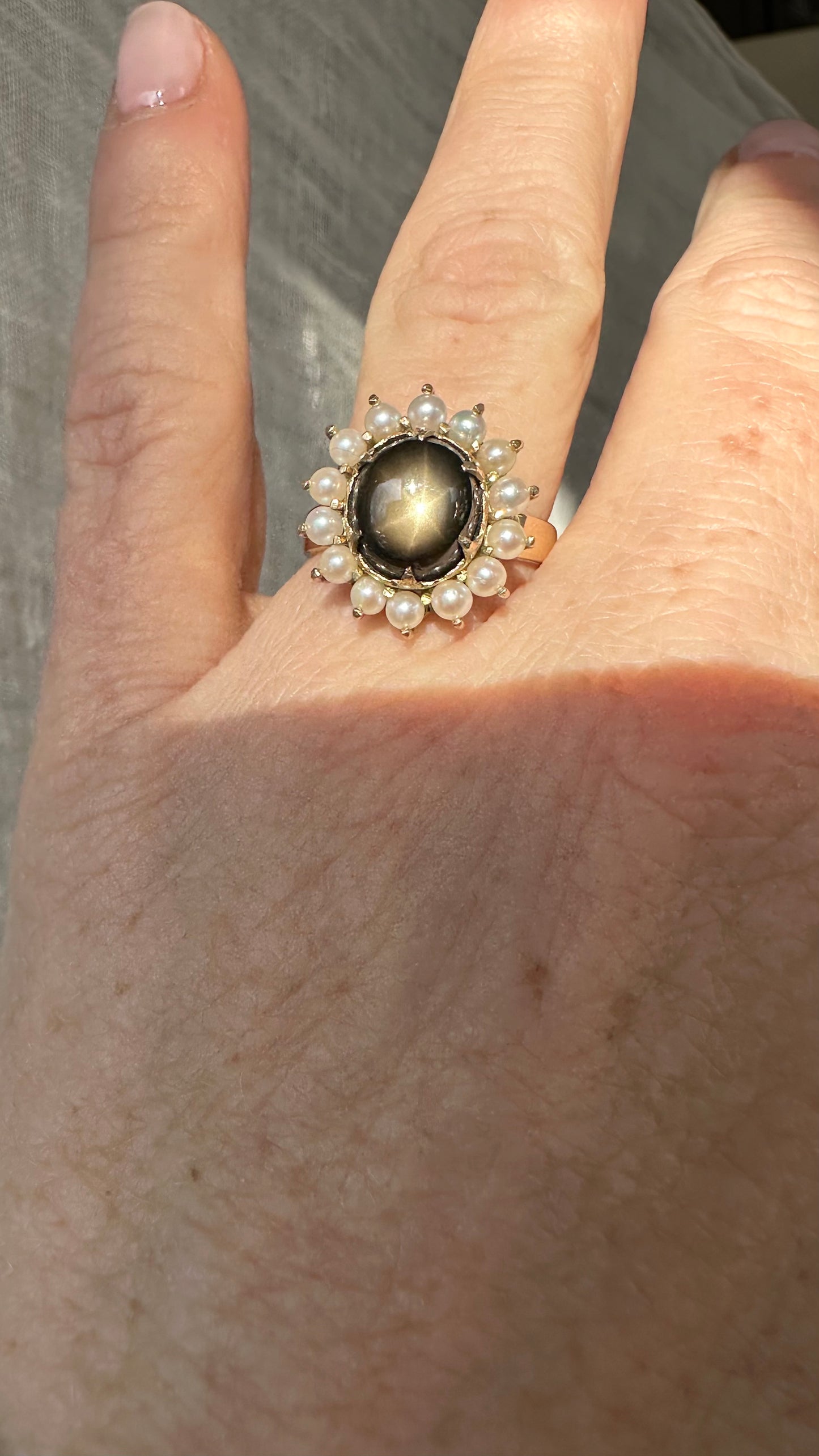 Vintage 18k 5 cttw star sapphire pearl ring