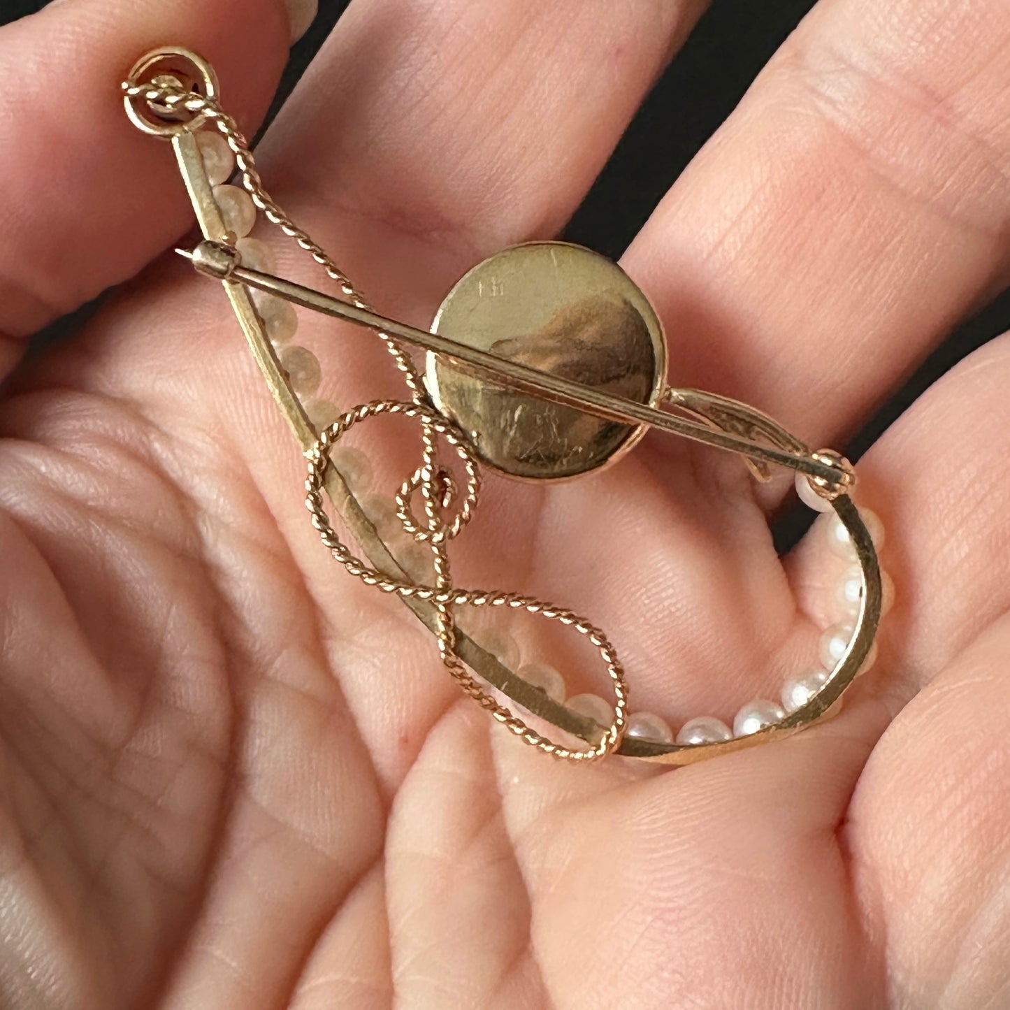 Intaglio round Essex crystal 14K Pearl & Sapphire Marlin Brooch