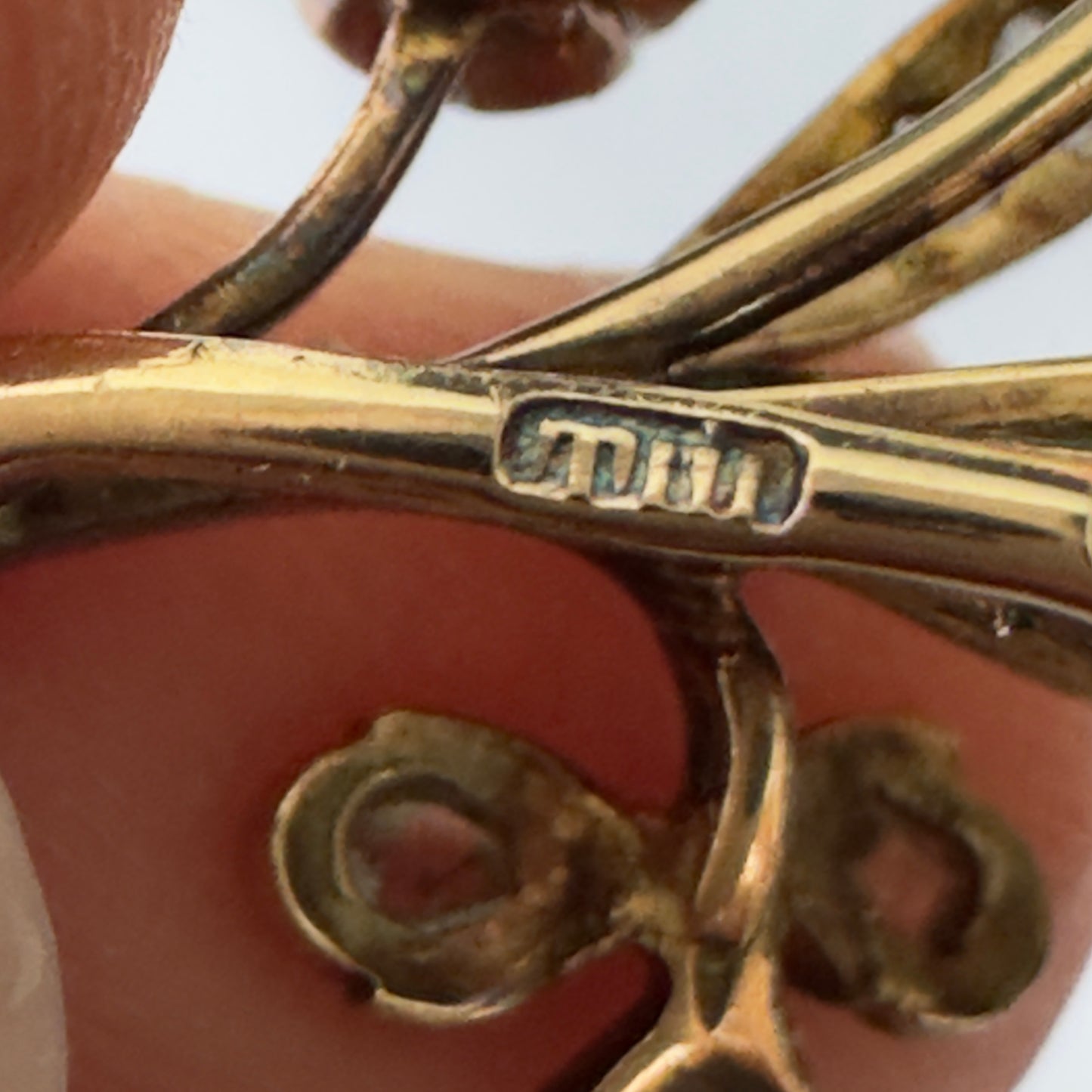 Victorian Old Mine 2 cttw Diamond Gold Brooch