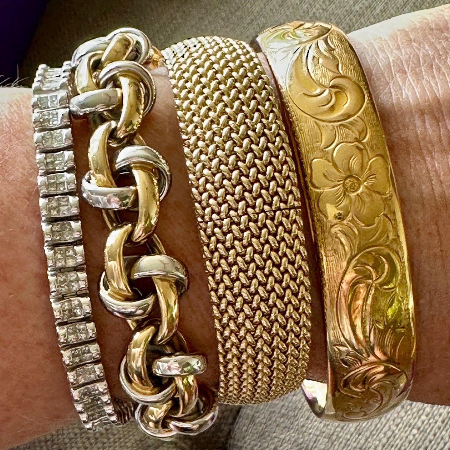 Victorian 9k orange blossom motif bangle