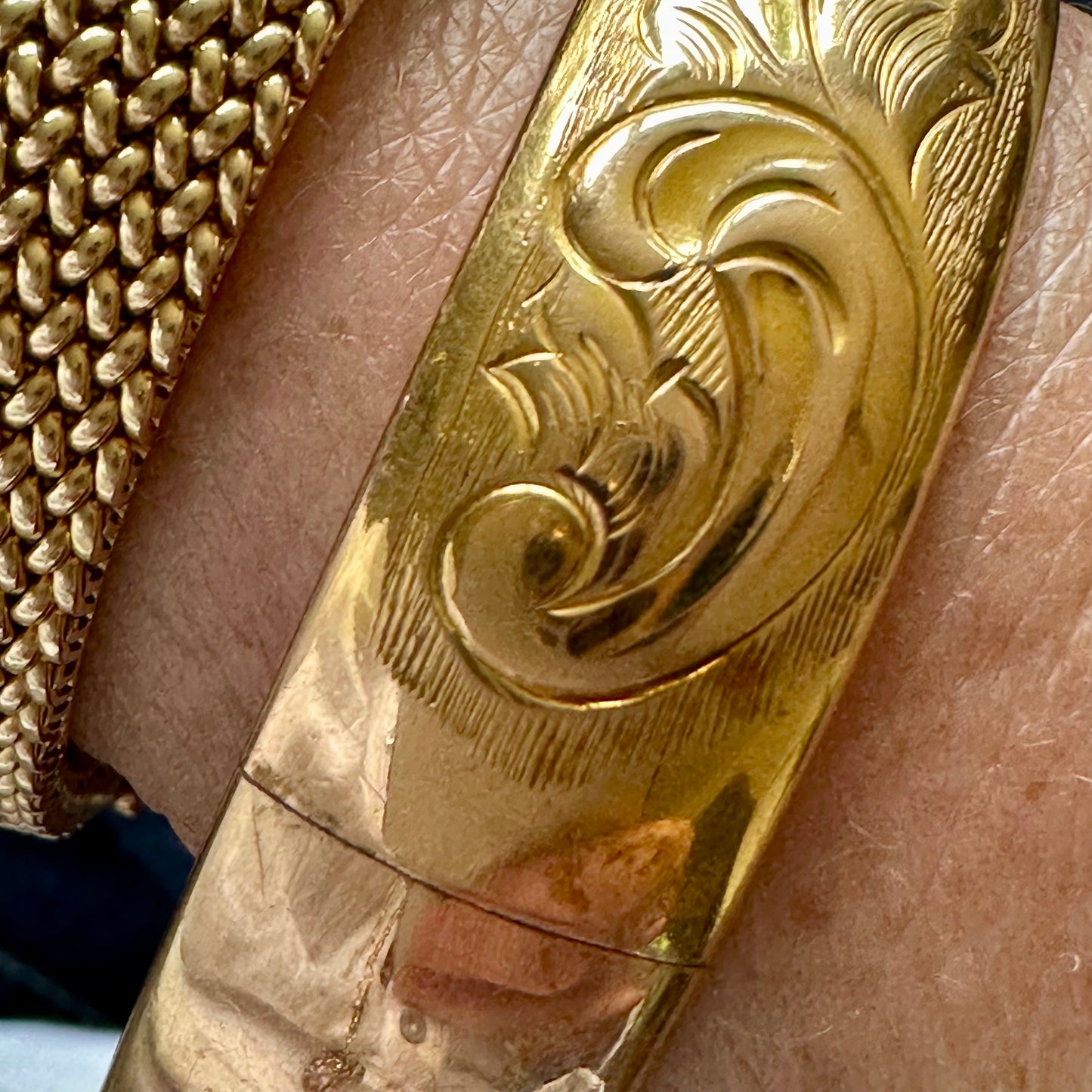 Victorian 9k orange blossom motif bangle