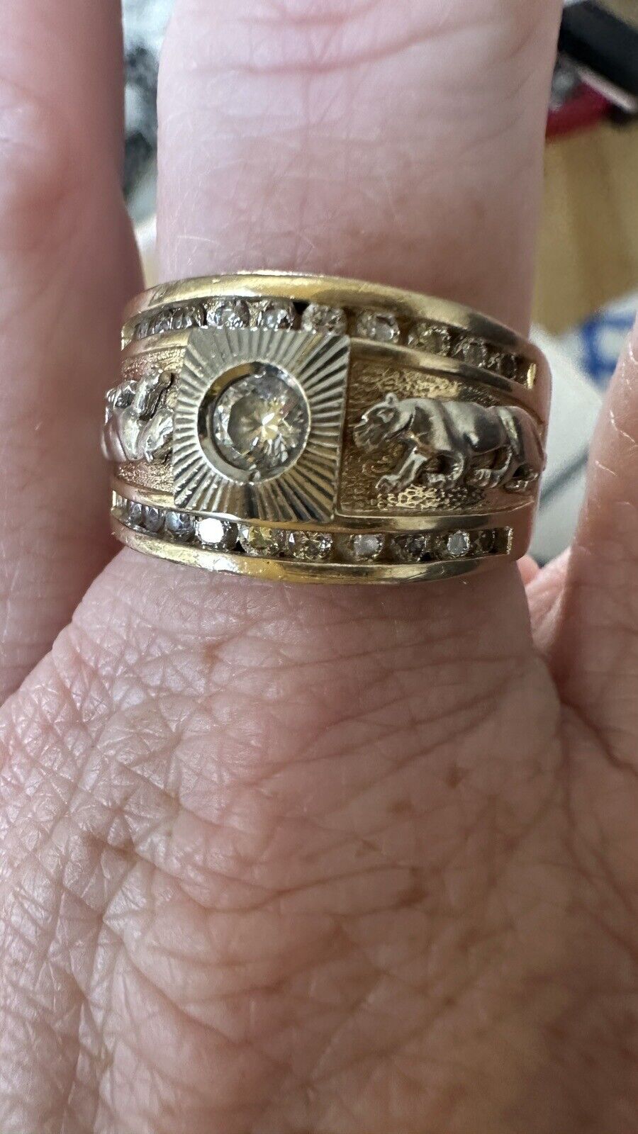 Mens Vintage 10k Gold Jaguar and 1 cttw Diamond ring Size 10.25/ 9.5 Grams