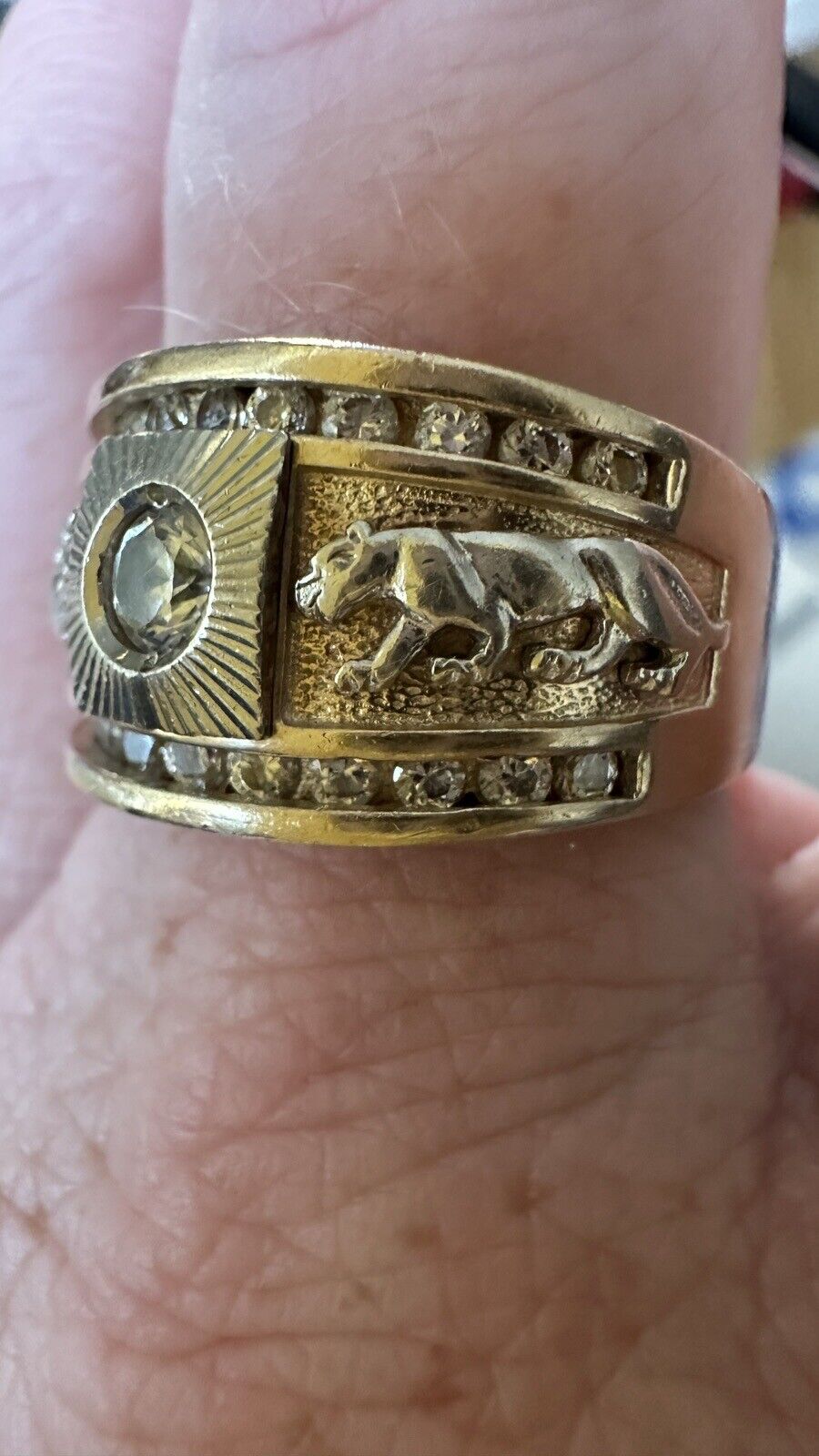 Mens Vintage 10k Gold Jaguar and 1 cttw Diamond ring Size 10.25/ 9.5 Grams