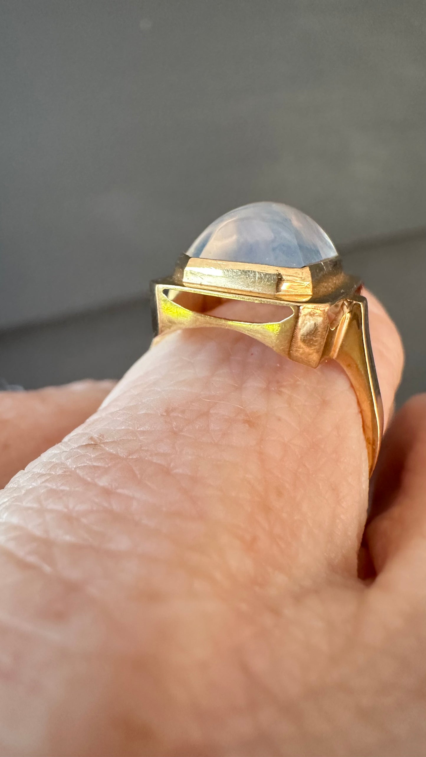 Swedish 1956 18k gold moonstone ring