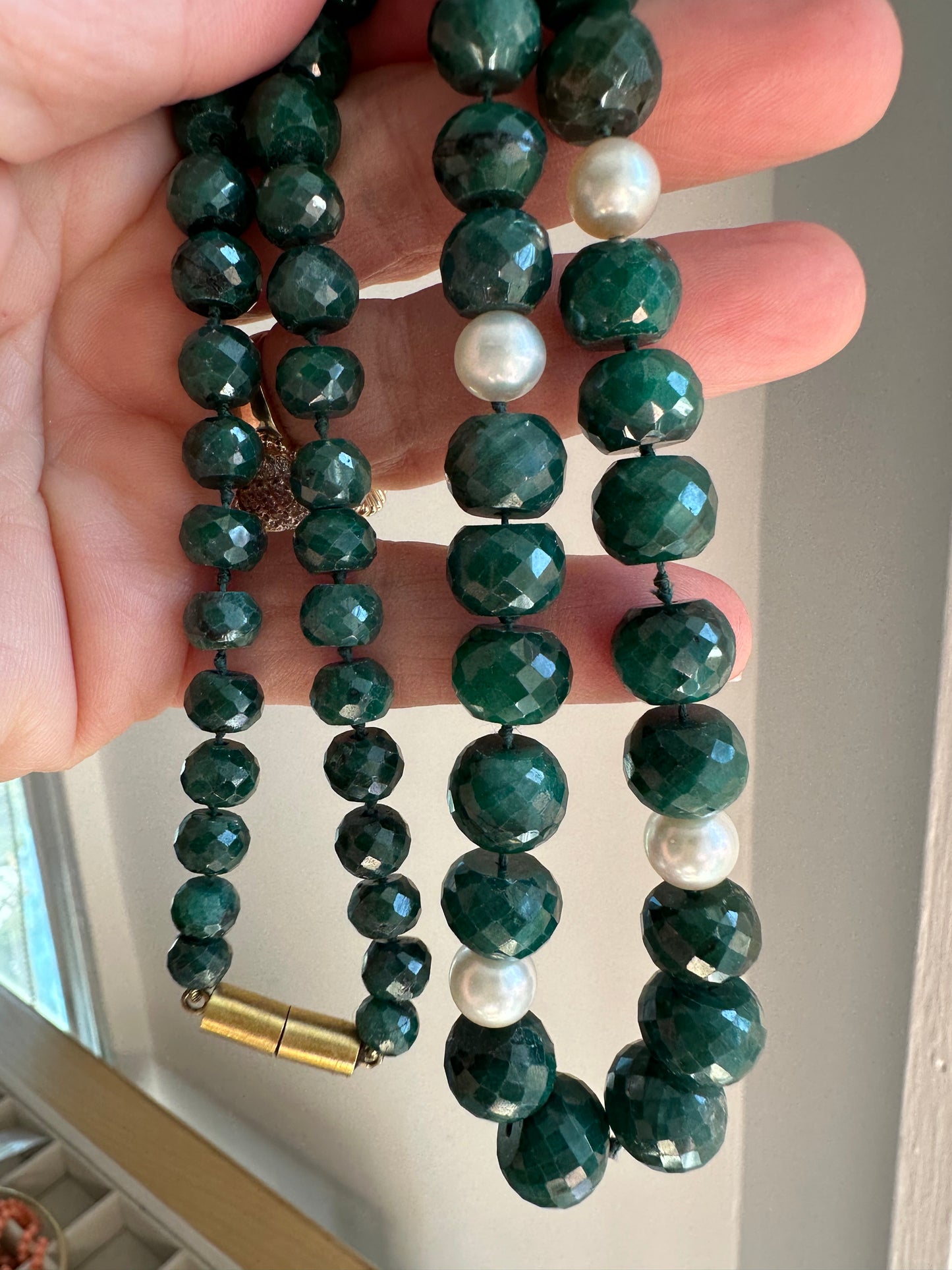 400 cttw Emerald And Freshwater Pearl Necklace