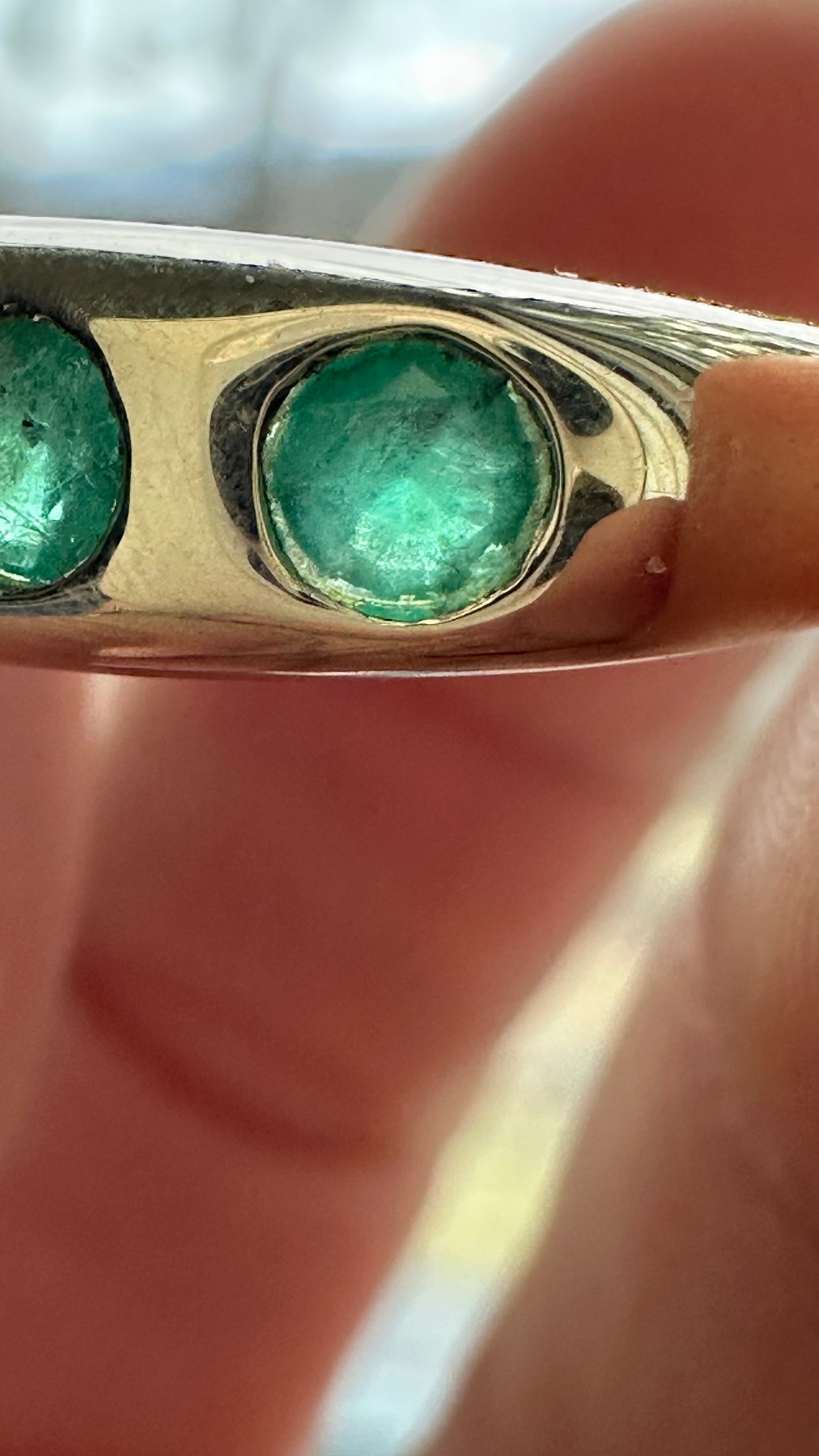 Vintage emerald doughnut 14k ring