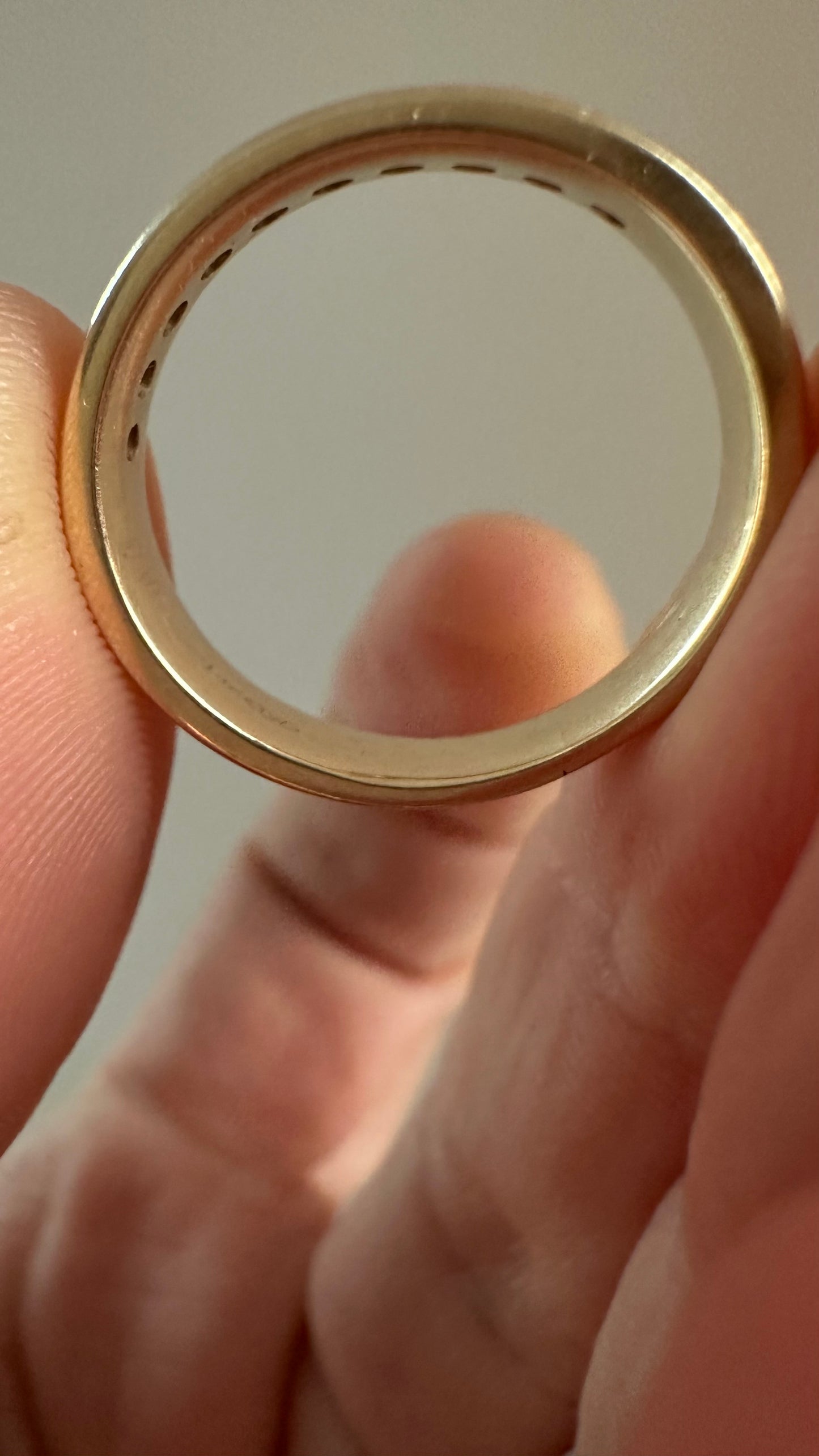 1a.14K Yellow Gold Channel-Set Diamond Band | 10 Diamonds | Size 7.75