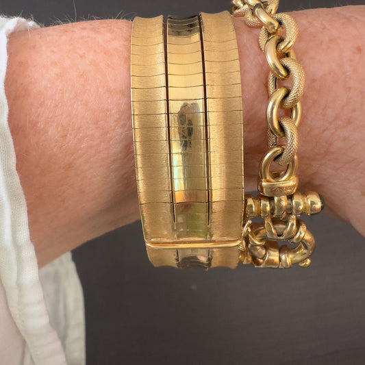 Italian 14k Gold fancy Link 1/2 textured with emerald accents end caps 7.25“