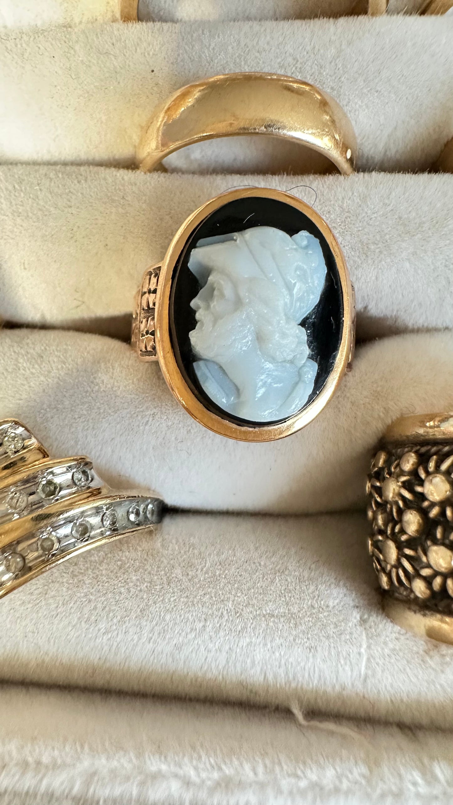 ✨ Antique Hardstone Cameo Ring | Classical Profile | 18K Gold | c. 1890–1915
