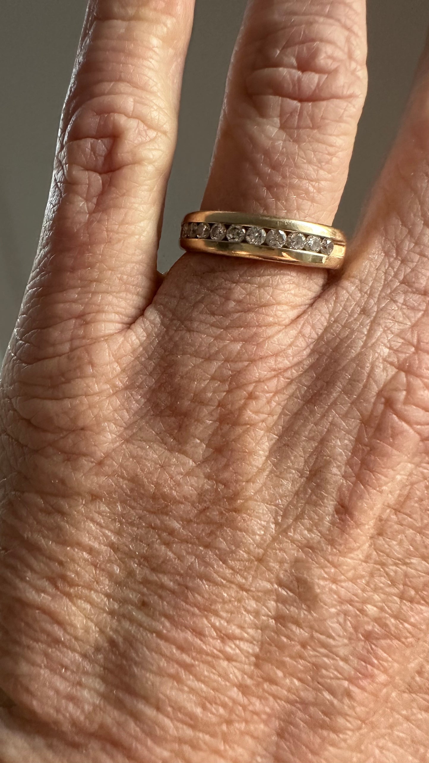 1a.14K Yellow Gold Channel-Set Diamond Band | 10 Diamonds | Size 7.75