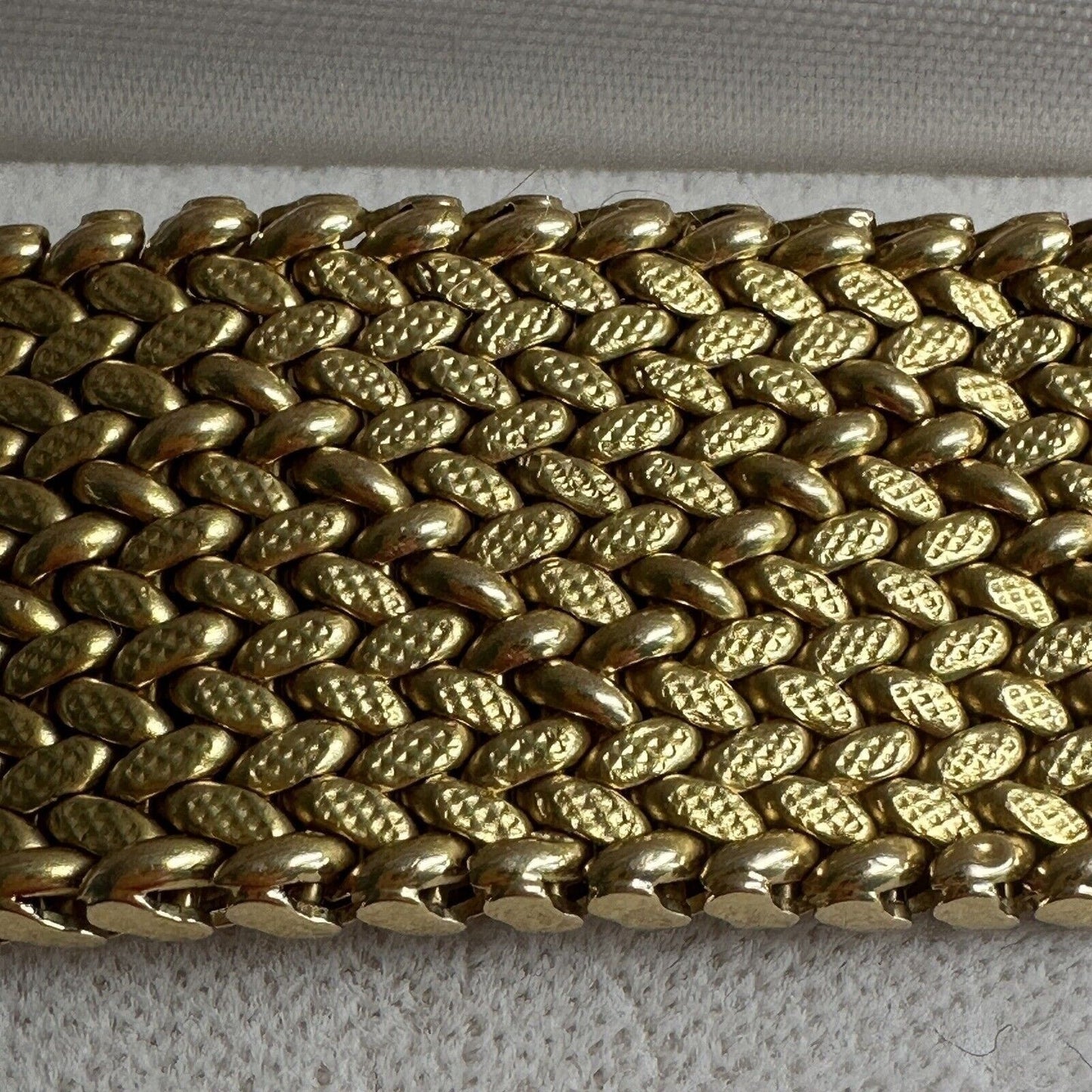 18k Gold Uno Aerre Gold Interwoven Bracelet / 46.81 Grams