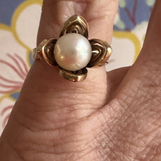 Vintage 14 K pearl tulip style mid-century modern ring