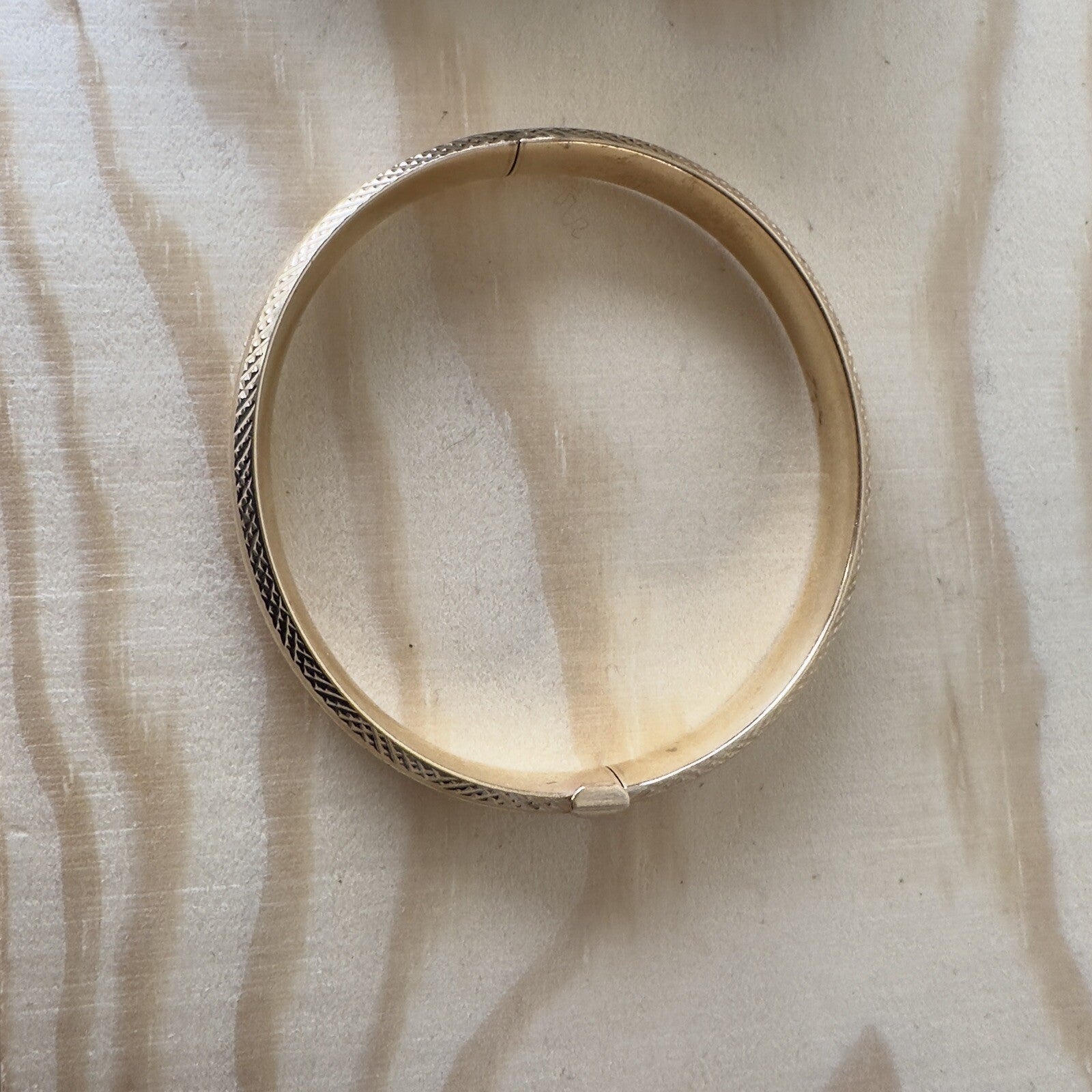 Vintage etched  14k Hinged Bangle Bracelet 11.2g