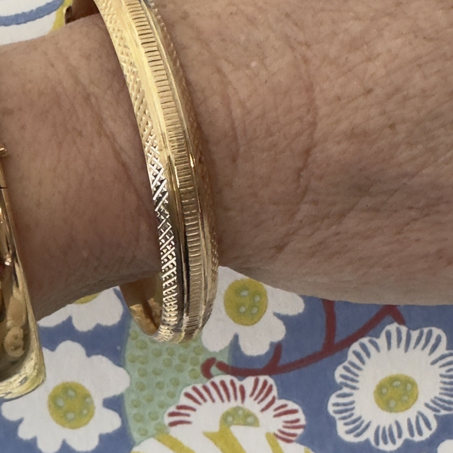 Vintage etched  14k Hinged Bangle Bracelet 11.2g