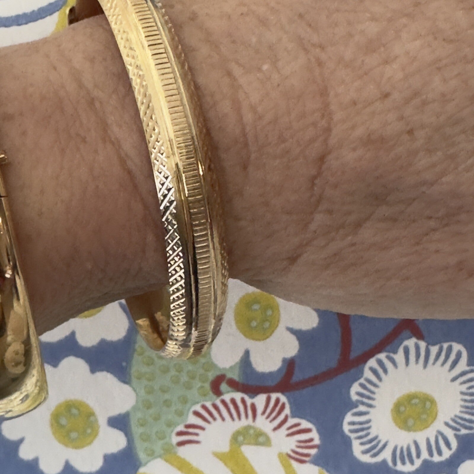 Vintage etched  14k Hinged Bangle Bracelet 11.2g