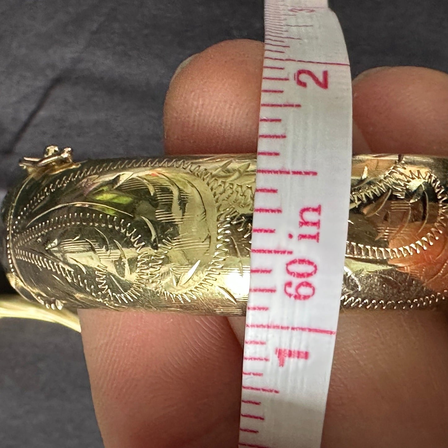 Vintage 14K etched hinged bangle bracelet 17g