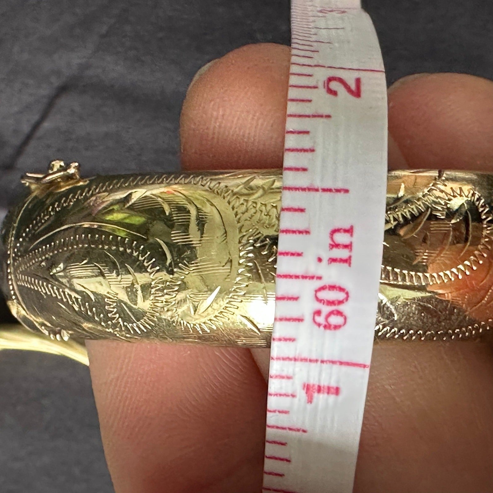 Vintage 14K etched hinged bangle bracelet 17g