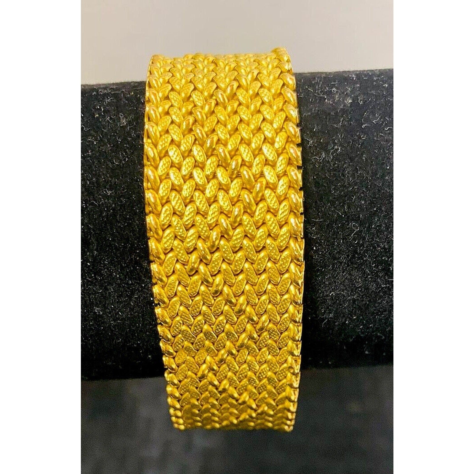 18k Gold Uno Aerre Gold Interwoven Bracelet / 46.81 Grams