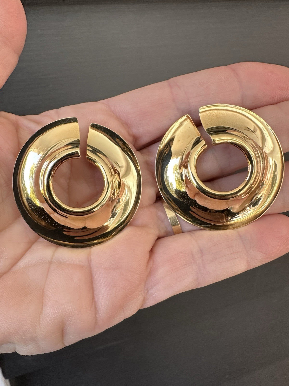 Peter Wong Italy 18K Yellow Gold 15.9g Glossy Designer Disc  Pierced Earrings