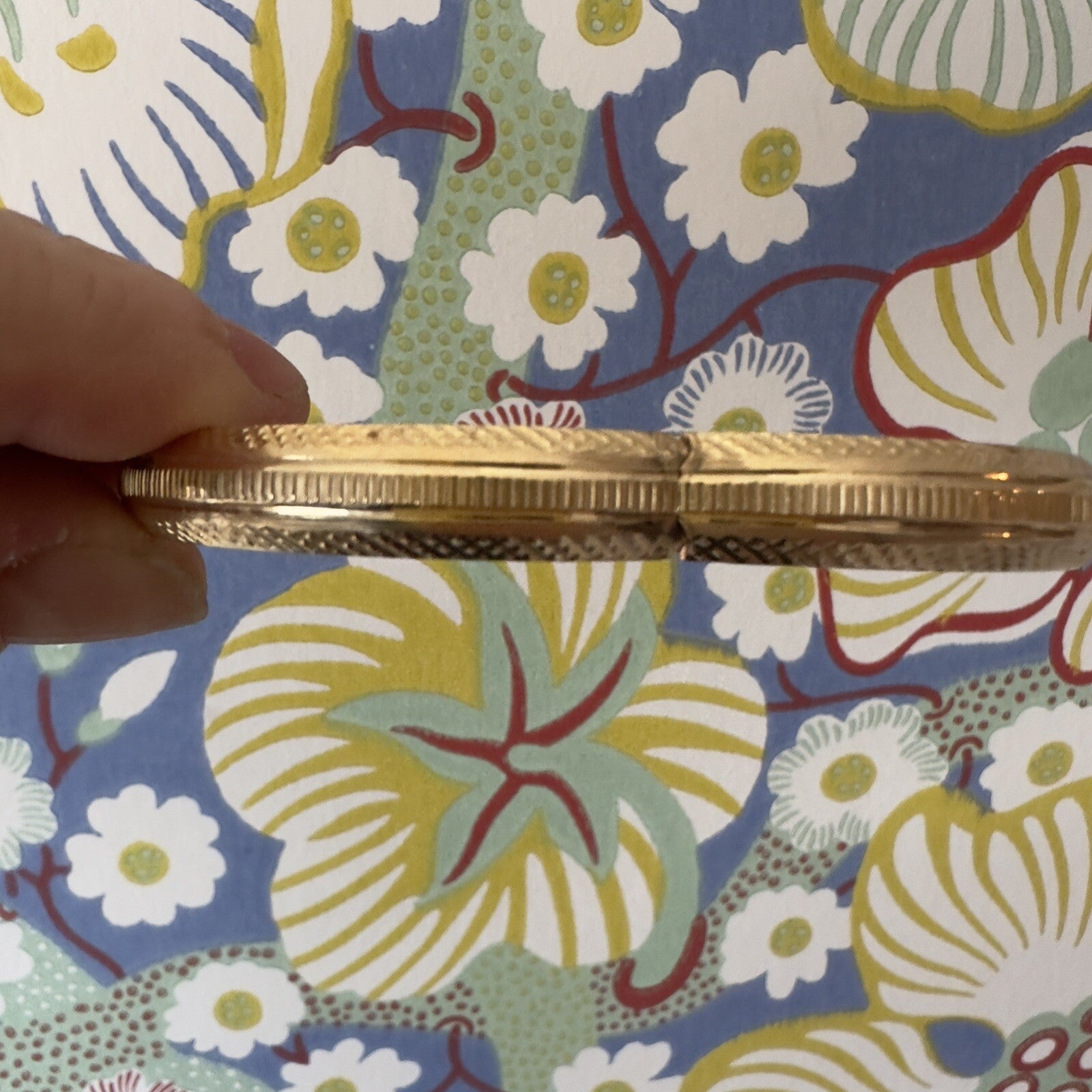 Vintage etched  14k Hinged Bangle Bracelet 11.2g