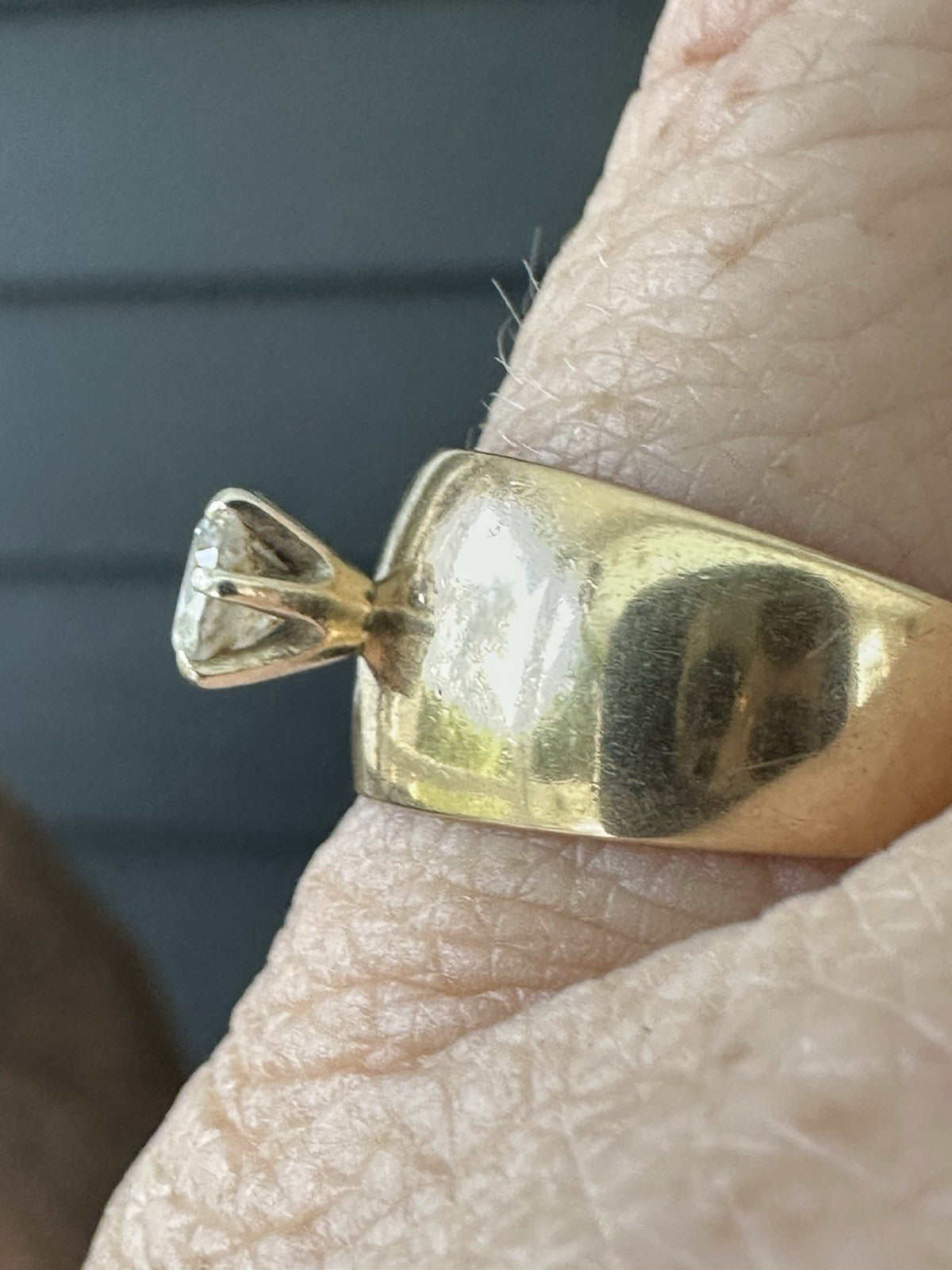 Vintage 13k Graduated Wide  Band Diamond  Solitare ring Size 7.75