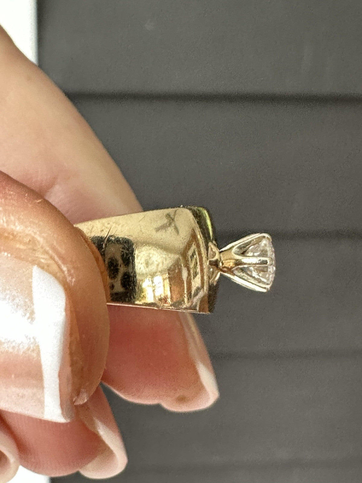 Vintage 13k Graduated Wide  Band Diamond  Solitare ring Size 7.75