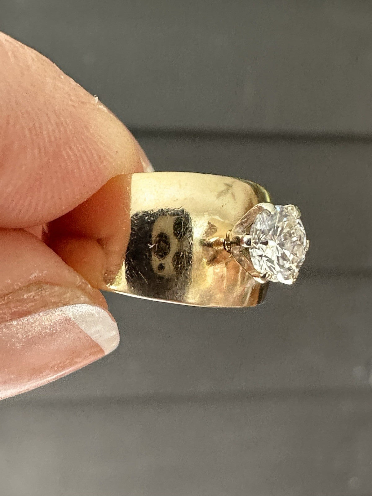 Vintage 13k Graduated Wide  Band Diamond  Solitare ring Size 7.75