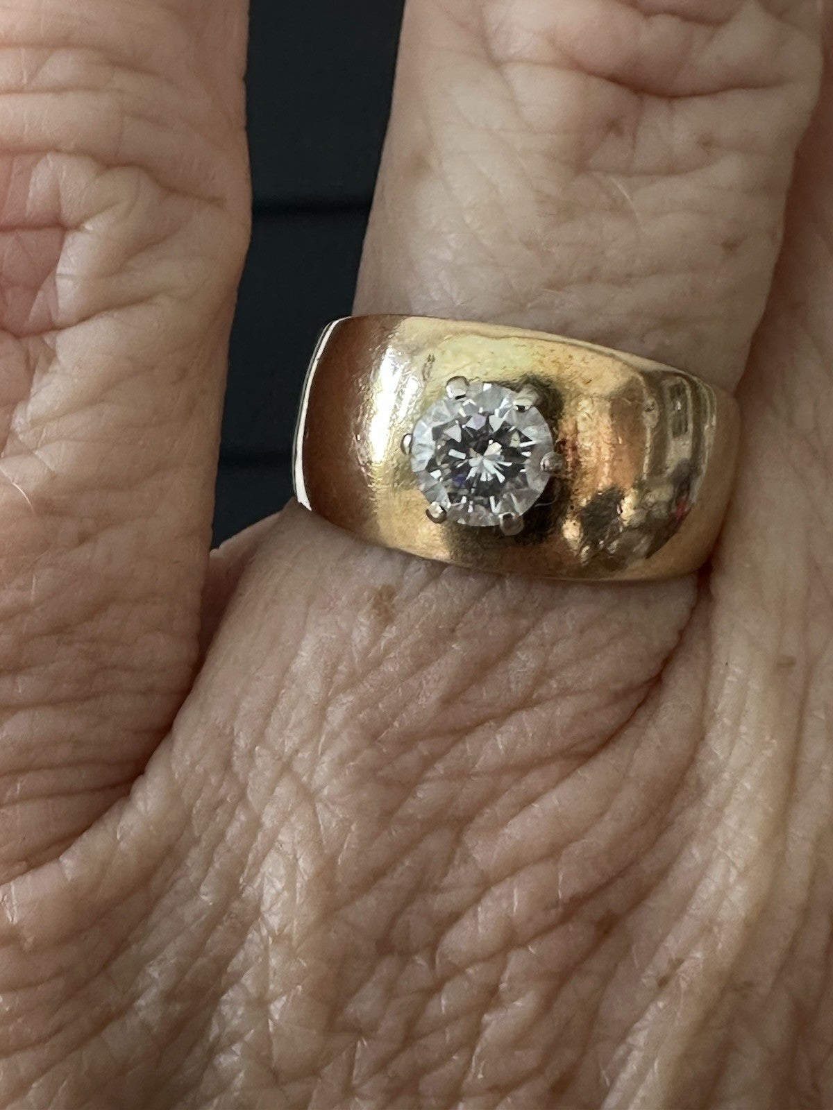 Vintage 13k Graduated Wide  Band Diamond  Solitare ring Size 7.75