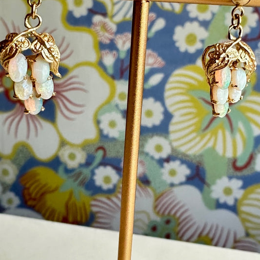 Vintage  18k Opal dangle earrings