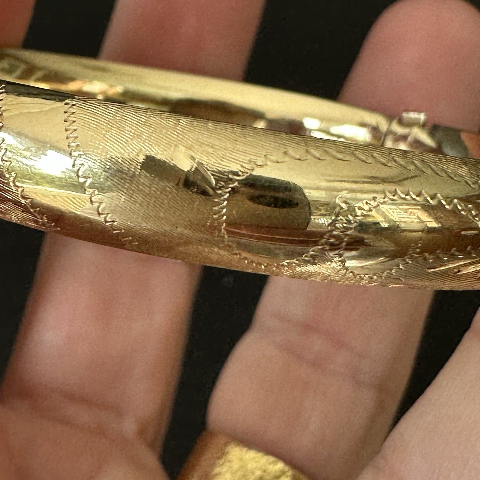 Vintage HOB 14K Yellow Gold  Floral Engraved Hinged Bangle Bracelet 9g 6.2 “