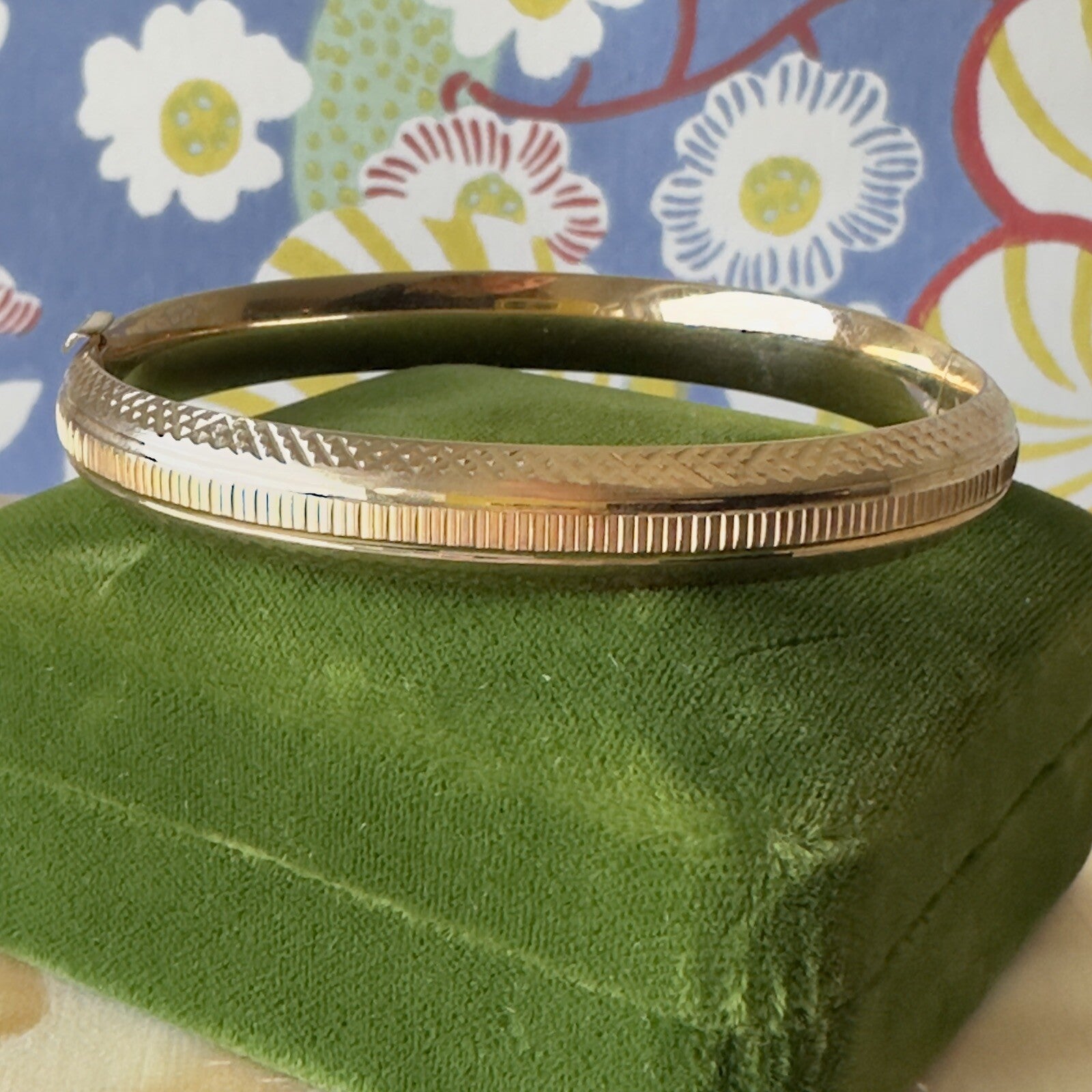 Vintage etched  14k Hinged Bangle Bracelet 11.2g