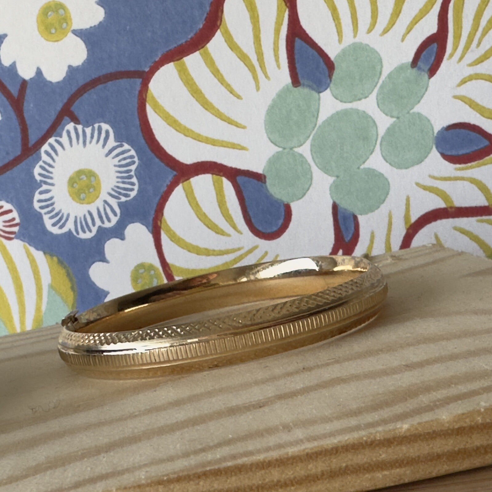 Vintage etched  14k Hinged Bangle Bracelet 11.2g