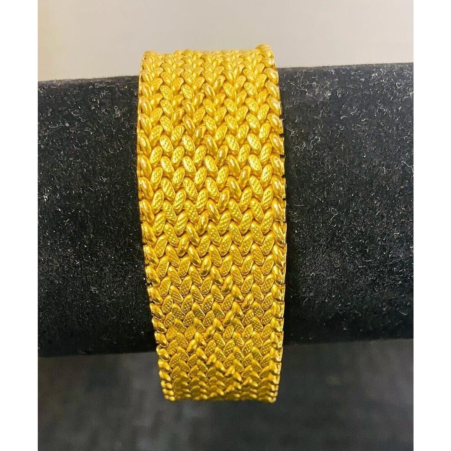 18k Gold Uno Aerre Gold Interwoven Bracelet / 46.81 Grams