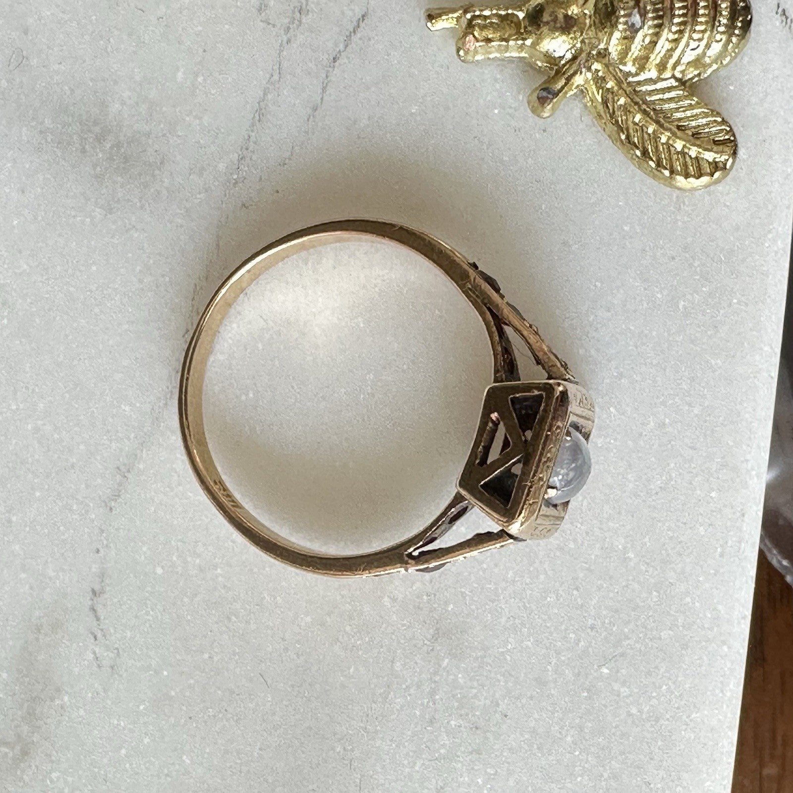 Antique Victorian 18K Gold Moonstone & Ruby  Ring (c.1890–1900)