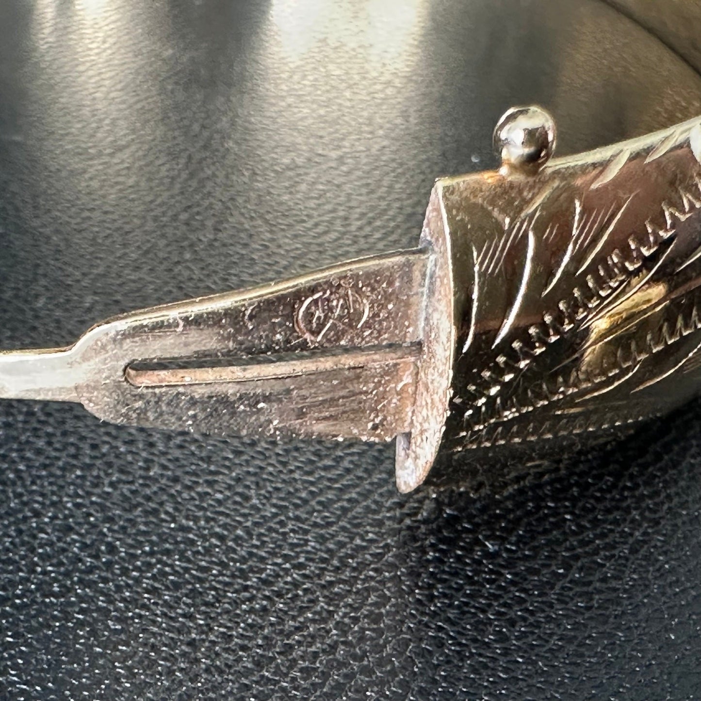 Vintage 14K etched hinged bangle bracelet 17g