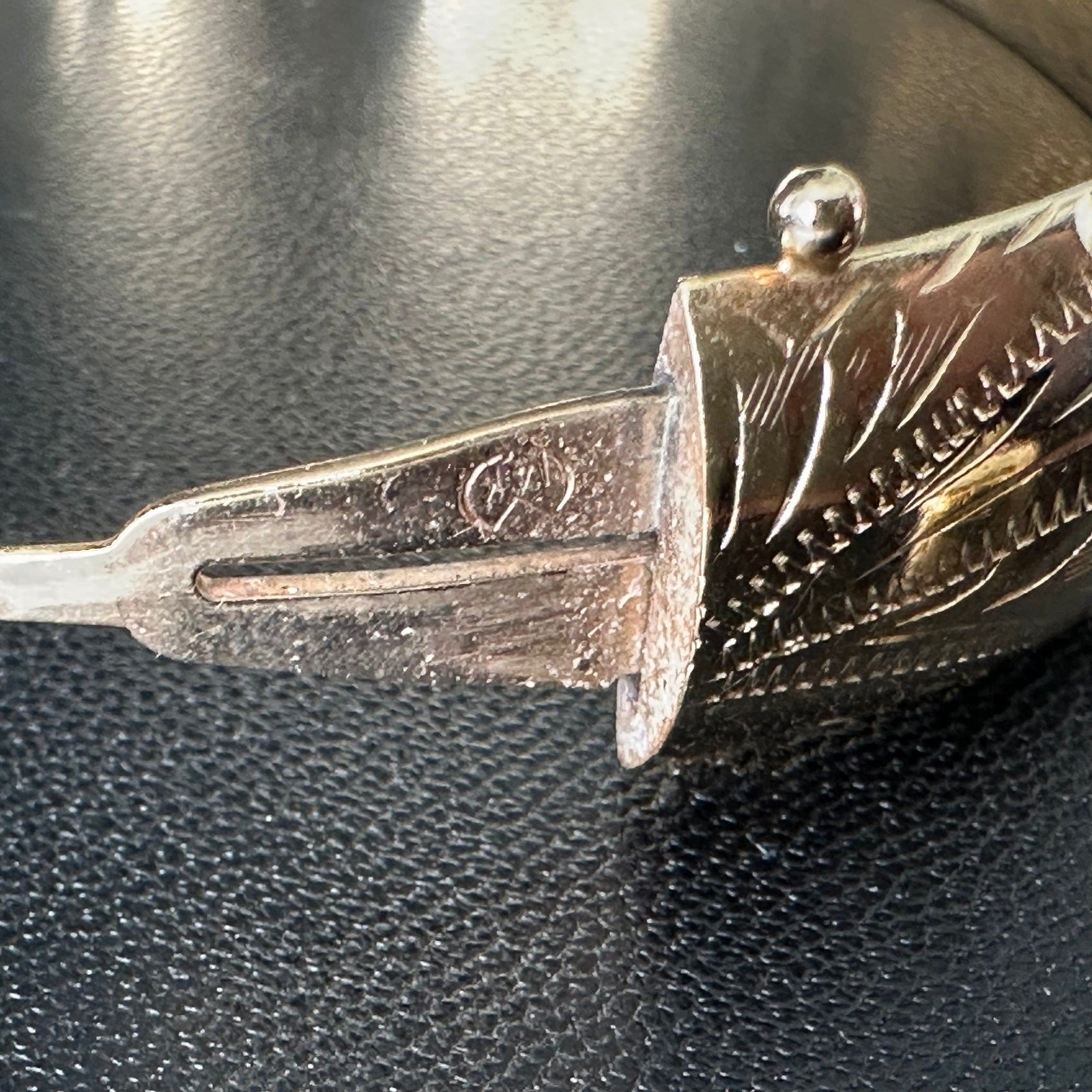 Vintage 14K etched hinged bangle bracelet 17g