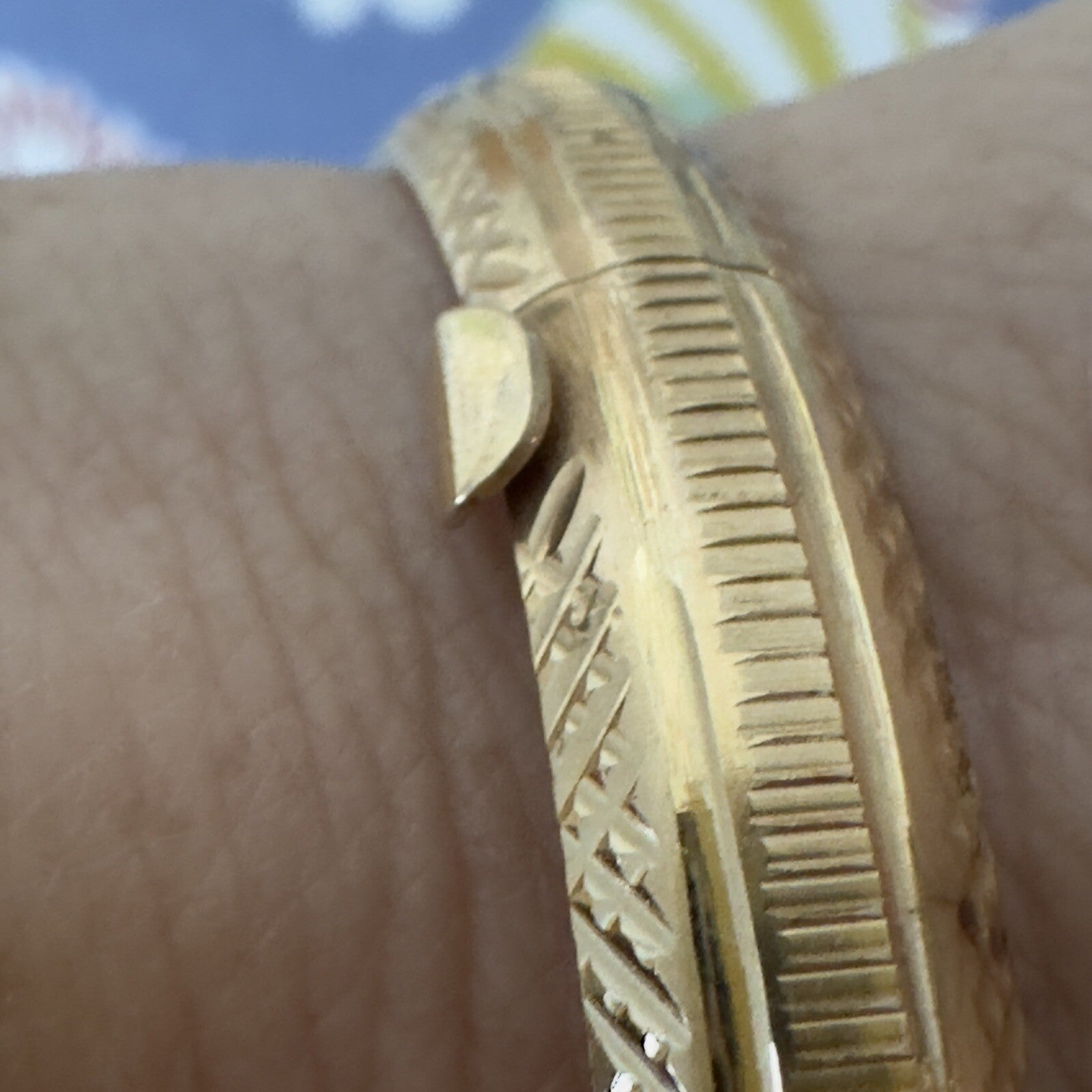 Vintage etched  14k Hinged Bangle Bracelet 11.2g