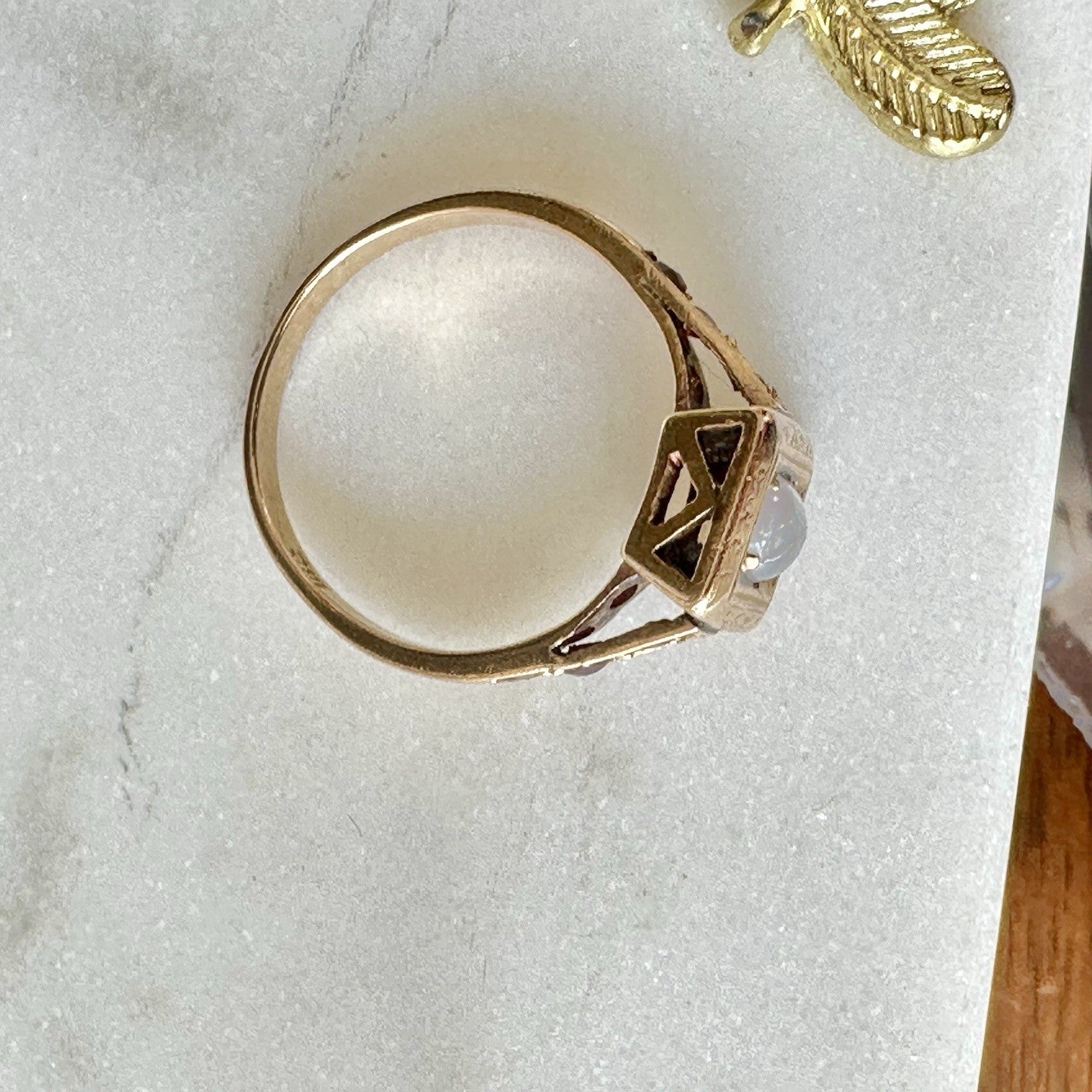 Antique Victorian 18K Gold Moonstone & Ruby  Ring (c.1890–1900)