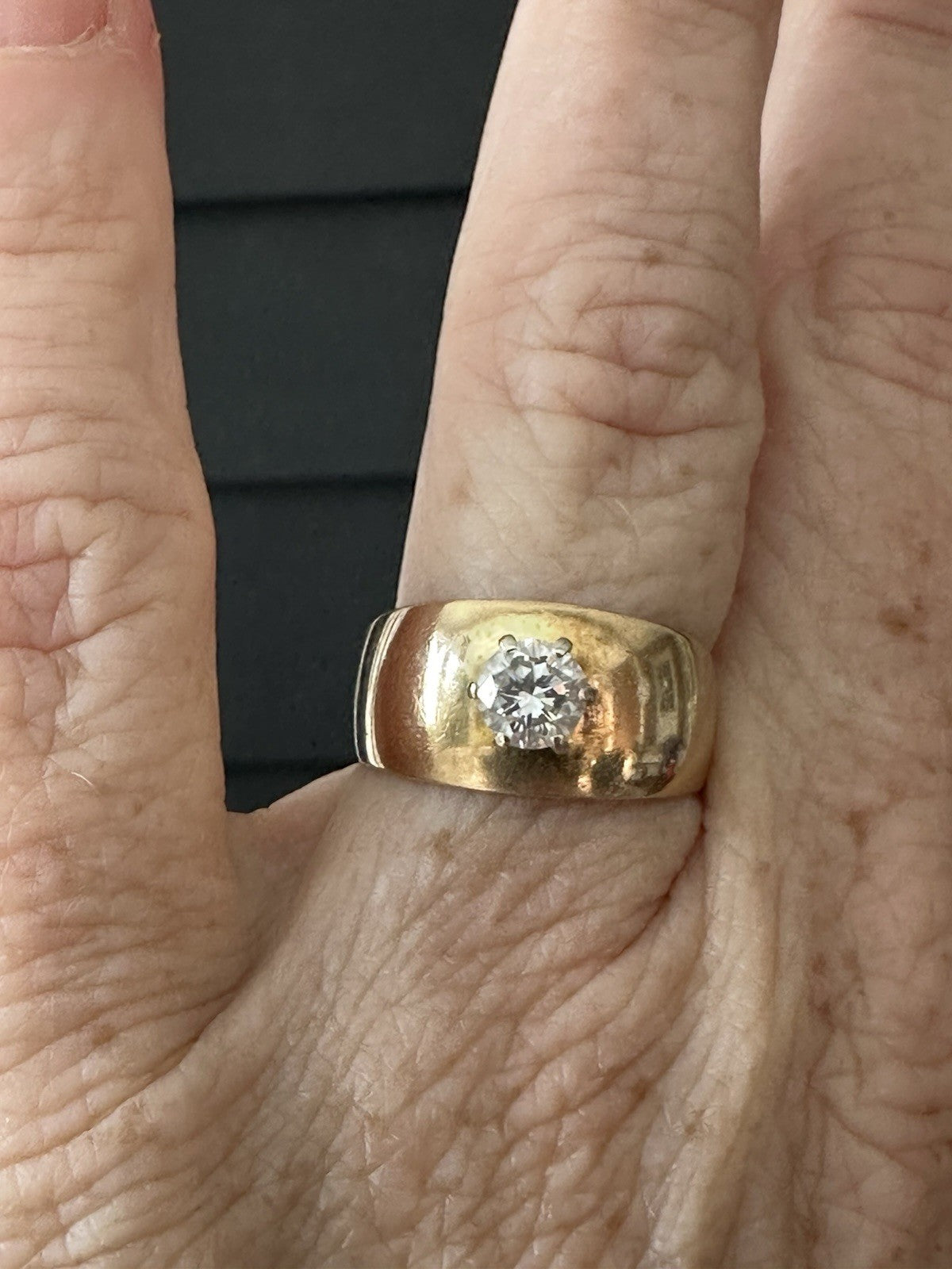 Vintage 13k Graduated Wide  Band Diamond  Solitare ring Size 7.75