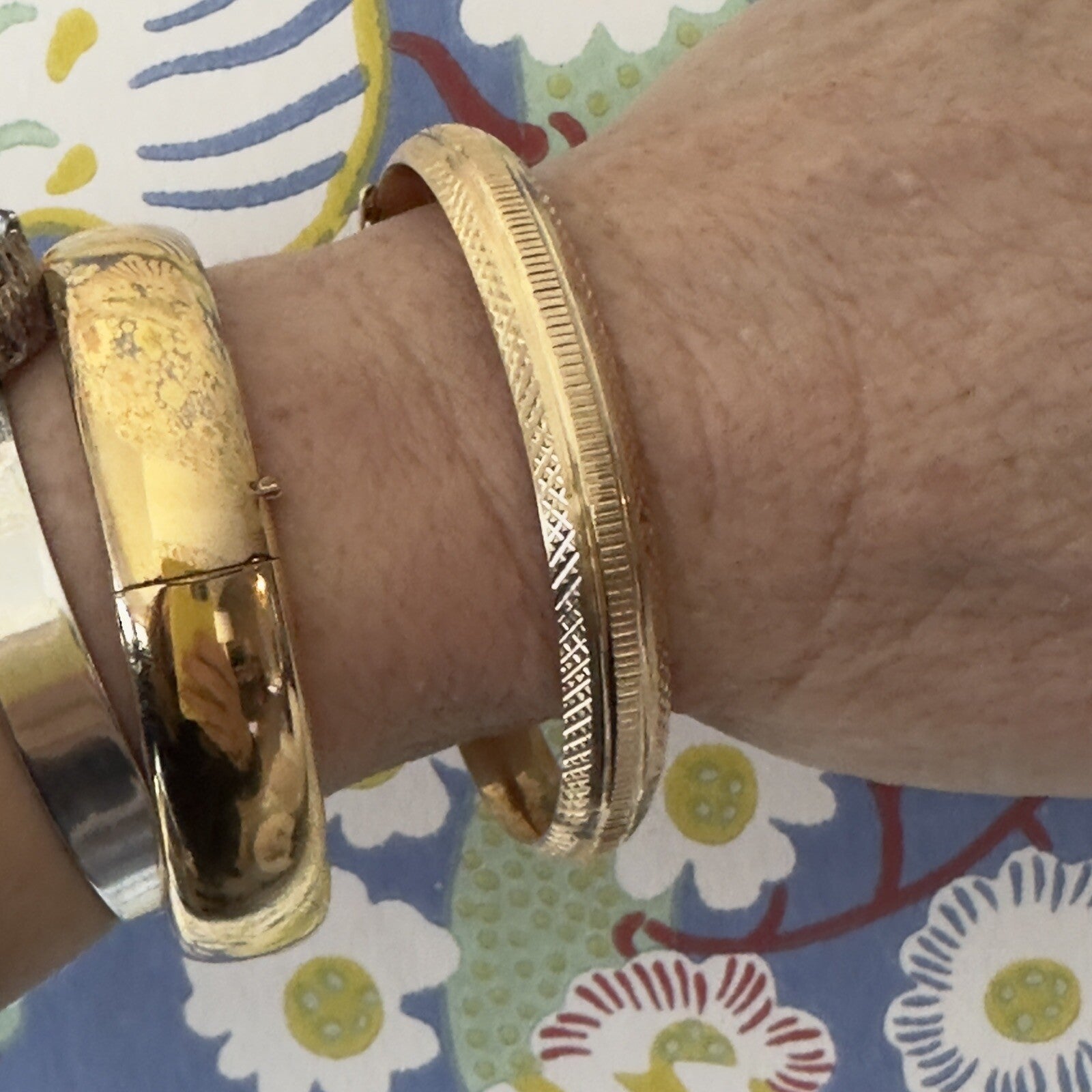 Vintage etched  14k Hinged Bangle Bracelet 11.2g