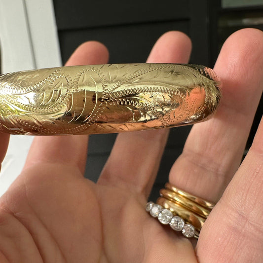 Vintage 14K etched hinged bangle bracelet 17g