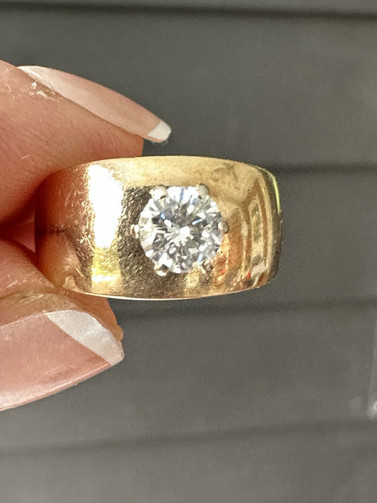 Vintage 13k Graduated Wide  Band Diamond  Solitare ring Size 7.75