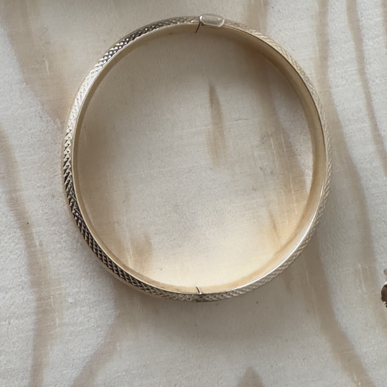 Vintage etched  14k Hinged Bangle Bracelet 11.2g