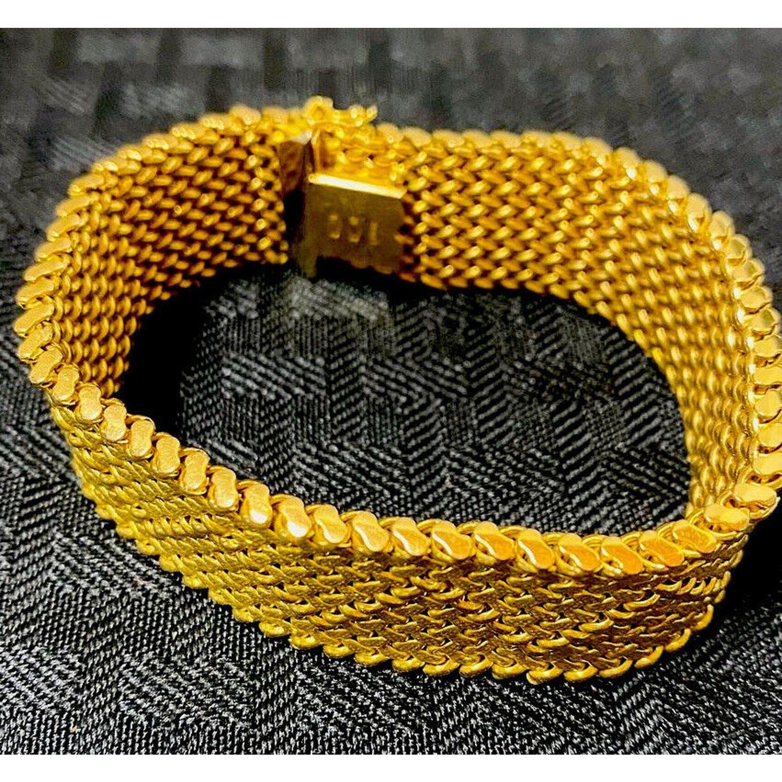 18k Gold Uno Aerre Gold Interwoven Bracelet / 46.81 Grams